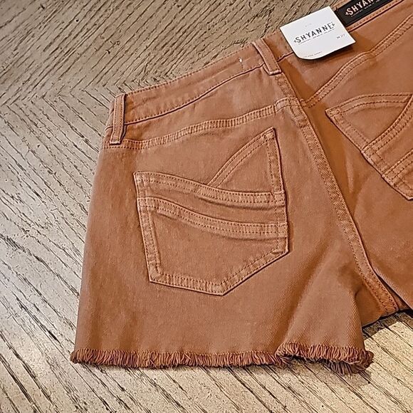 Shayanne brown denim shorts size 27 runs more like 26 - Picture 6 of 10